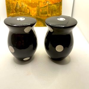 🎬🦨Viva Collection, BLACK, Polka Dot Salt & Pepper Shakers 3-1/2"H, 84228BK By
